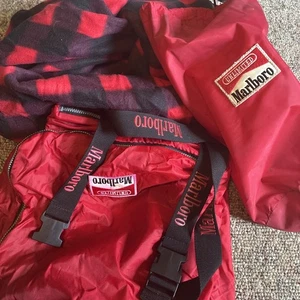 Vintage 90s Marlboro Adventure Team Zero Degree Sleeping Bag, + Storage Bag - Picture 1 of 5