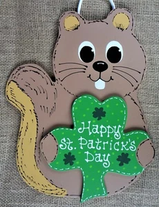 HAPPY ST. PATRICK'S DAY SQUIRREL Door Decor SIGN Wall Art Hanger Plaque Seasonal - Picture 1 of 1