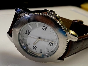 Avon Watch Men Brown PU Leather Strap Battery Operated Boxed - Picture 1 of 14