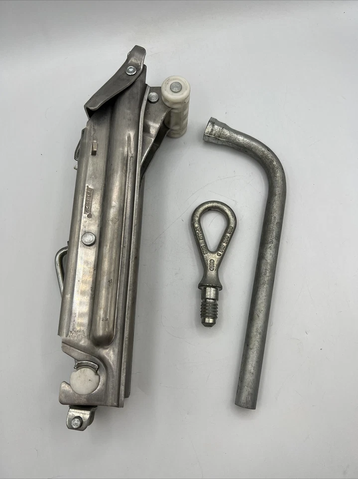 2008 奥迪 A6 S6 公路侧紧急车轮维修工具套件 JACK LIFT 套装 原始设备制造商  — 第 1/3 张图片