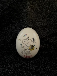 Vintage SNOOPY PEANUTS CERAMIC EGG BANK ~ 1958 United Feature Syndicate ~ - Picture 1 of 3