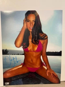 OLIVIA MUNN SIGNED 16X20 PHOTO AUTO BEAUTIFUL SEXY BECKETT BAS COA - Picture 1 of 3