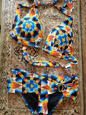 Bikini Bisou Bisou estampado geométrico con herrajes Foto 1 de 4