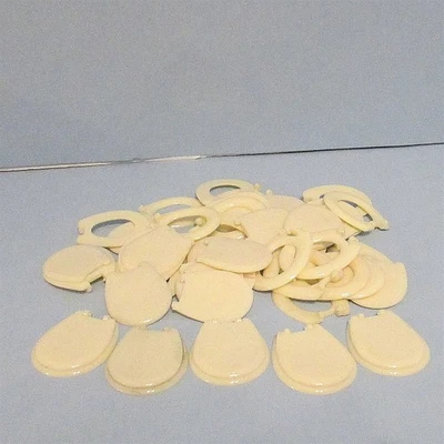 Cubierta de asiento de inodoro 25 RENWAL plástico crema casa de muñecas baño juguete vintage sin usar Foto 1 de 2