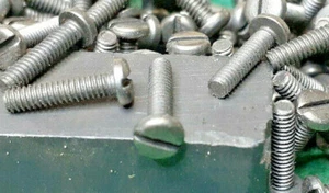 2-56 x 3/8 500 Stück Schrauben Stahl Pan Head Schlitz USA NOS Großpackung - Bild 1 von 2