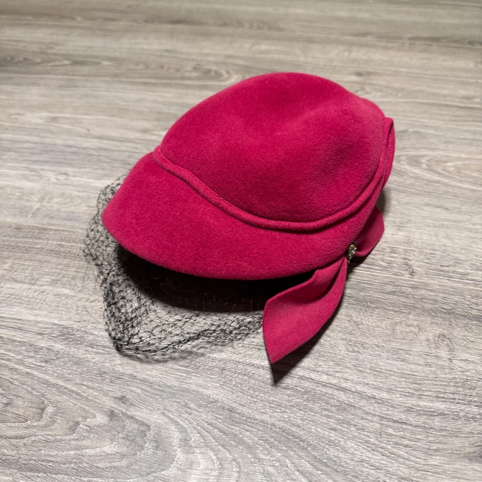 Sombrero para mujer Merrimac Peachbloom terciopelo negro velo fucsia rosa vintage años 50 Foto 1 de 4