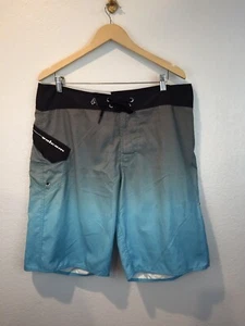 VOLCOLM Mens Blue Gray Ombre Board Short Swim Trunks Size 36 - Picture 1 of 5