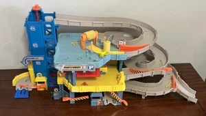 Matchbox Hot Wheels Playset 4Level Parking Garage Car Wash Elevator Toy 1990's - Picture 1 of 7
