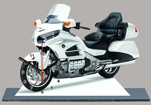 MOTO HONDA GOLDWING -03 , Reloj en modela miniatura - Picture 1 of 1