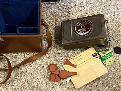 Cámara maestra automática Bell & Howell de colección en estuche con accesorios Foto 1 de 4