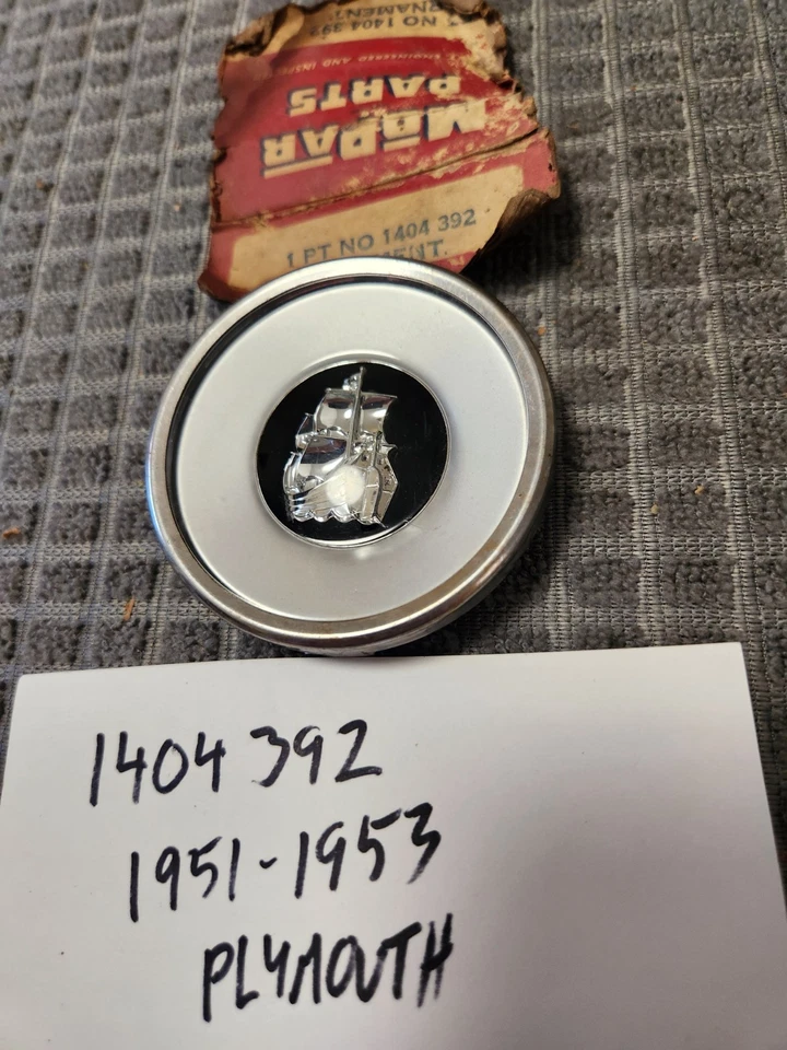 1951 1952 1953 Plymouth Horn Button Ornament 1404392 NOS Mopar Foto 1 de 1