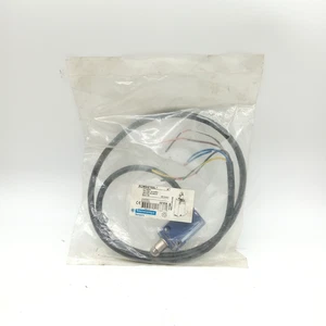 Telemecanique XCMD2102L1 Limit Switch - Picture 1 of 3