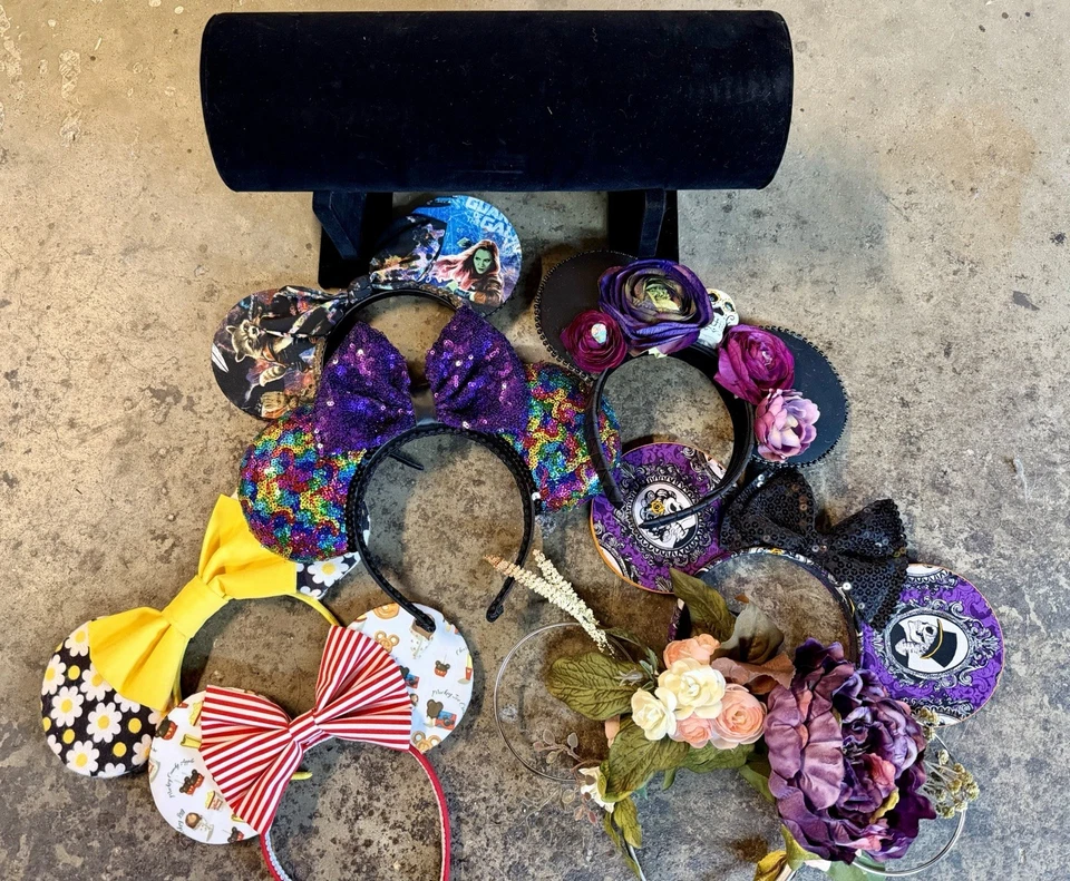 Lote de 7 orejas de Minnie hechas a medida no Disney y estante Foto 1 de 4