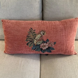 Dakota Gobelin Kissen Koralle Farbe Blumen & Papagei groß 24" x 12" Nierenkissen - Bild 1 von 5