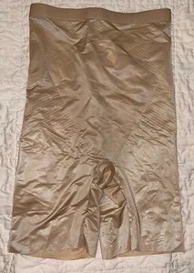 New SPANX Women's Medium M Thinstincts 2.0 High-Waisted Mid-Thigh Short 10233R - Picture 1 of 3