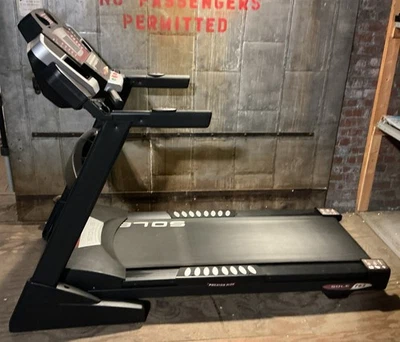 Sole F63 2011 折叠跑步机本地皮卡 19601 年 — 第 1/4 张图片