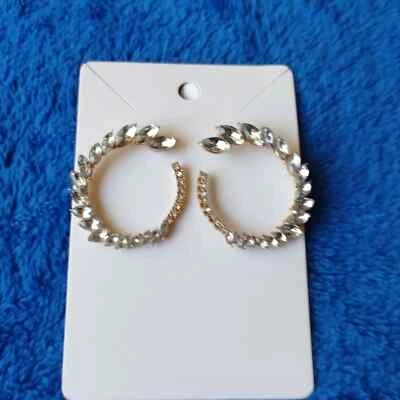 Pendientes Corona de Laurel Medio Círculo Graduados Transparente Estrás Tono Dorado Foto 1 de 4