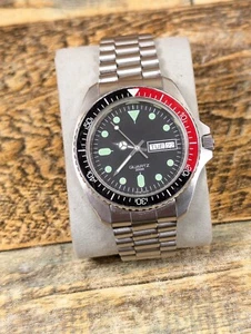 Vintage Barracuda Sterile Dial Men's 40mm Quartz Dive Watch 200 Meters - Picture 1 of 17