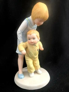 Frances Hook Figurine  "Helping Hands" from A Child's World  Ltd Ed  ADORABLE - Picture 1 of 11