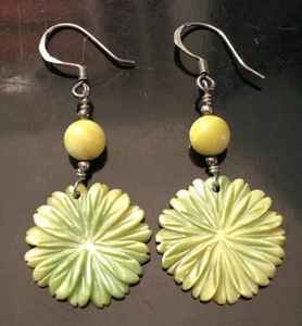 Sterling Silver Carved Green Shell Daisy Flower Coral Bead Dangle Earrings 925 - Picture 1 of 11