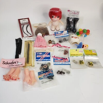 Lote Mixto De Colección Nuevo de Lote Antiguo Muñecas Brazos Manos Pestañas Ojos Narices Pelo Botas Cara Foto 1 de 4