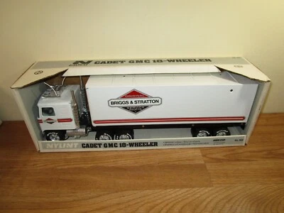 Vintage Nylint Briggs & Stratton Cadet GMC 18 Wheeler Truck No.910 With Box - Image 1 of 4