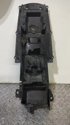 Suzuki GSXR 600 750 2004-2005 OEM FÁBRICA BANDEJA DE BATERÍA INFERIOR (DAÑO) Foto 1 de 4