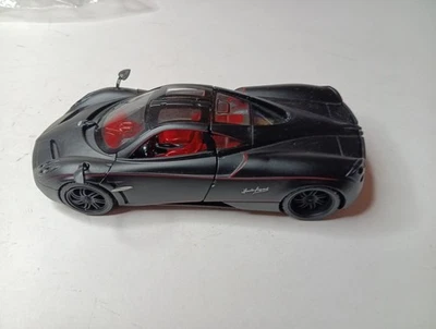 Pagani Huayra Negro Motormax Escala 1:24 Diecast Sin Caja Foto 1 de 4