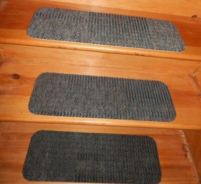 Alfombra de escalera interior de 13 peldaños de escalera alfombra de 8" x 24". Foto 1 de 4