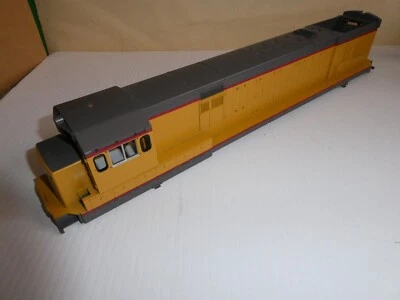 MTH O Scale Diesel Locomotive Body Shell Yellow Gray Red 16" Long - Imagem 1 de 2