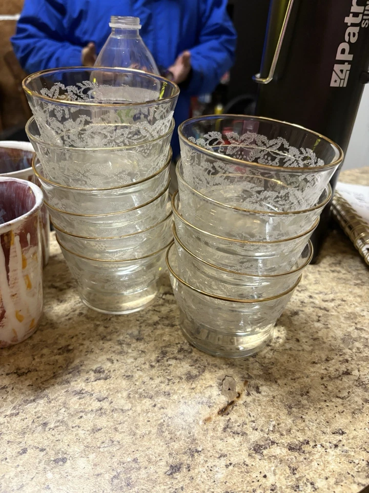 Old Bartlett Collins Crystal Ice 4" diámetro cuenco de bayas grabado uva esmerilada 11 un. Foto 1 de 1