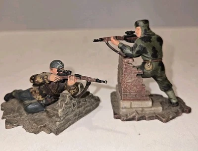 BRITAINS 1:30 METAL FIGURES WWII DUELING SNIPERS - Image 1 of 4
