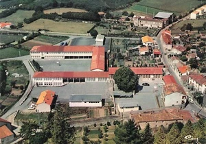 Carte postale 10x15cm postcard POUZAUGES Vendée CEG collège vue aérienne 2 - Imagen 1 de 1