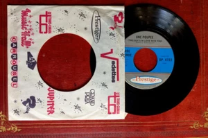 PIERRE LALONDE UNE POUPÉE + 1 - RARE 45 TOURS 7" SINGLE PRESTIGE DP 4722 1968 - Foto 1 di 3