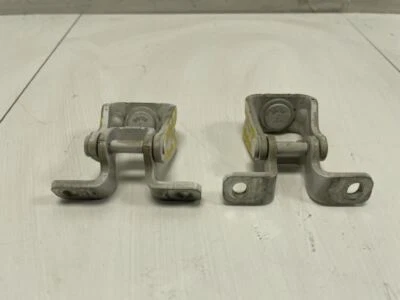 CONJUNTO DE DOBRADIÇA PARA PORTA TRASEIRA VOLKSWAGEN TIGUAN 2009 2011 BRANCO DE FÁBRICA - Imagem 1 de 4