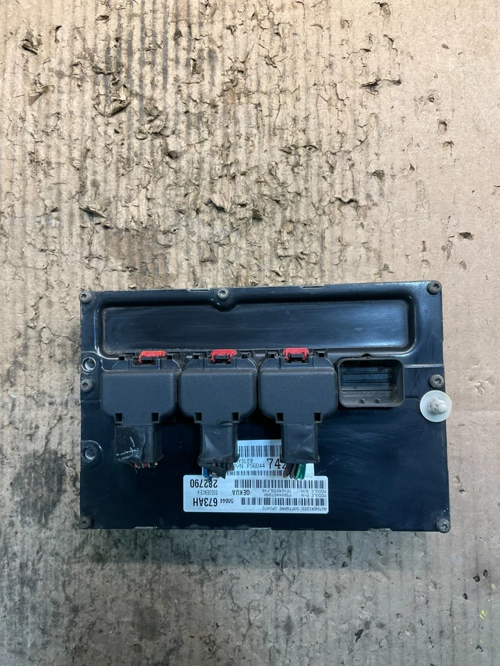 Jeep Commander Grand Cherokee 2006 módulo de control del motor 3,7 L ECU ECM V0832 DG Foto 1 de 4