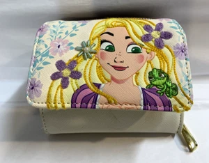 Portafoglio Disney Loungefly aggrovigliato triplo zip Rapunzel Pascal floreale USATO LEGGI - Foto 1 di 18