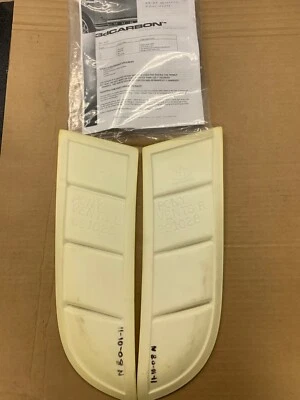 Juego de ventilación Mustang Pony 2005-09, cuarto de panel 3DCarbon 691028 sin pintar Foto 1 de 4