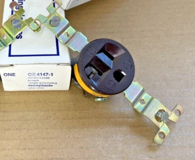 GE GE4147, 20A 125V, Single Grounding Receptacles, 43180-52498, NEW - Image 1 of 2