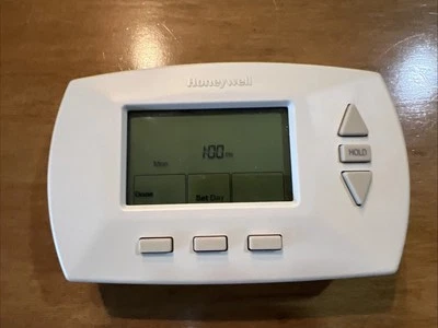 Honeywell RTH6300B1005 5-2 Day Digital Programmable Heat / Cool Thermostat - Image 1 of 3