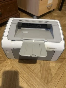 HP LaserJet Pro P1102 Imprimante laser 18 ppm Blanc, Toner HP D’origine. - Photo 1/1