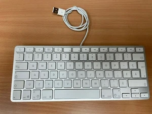 Apple Wired Keyboard A1242 **FRENCH CANADIAN QWERTY** Free Delivery  - Picture 1 of 2