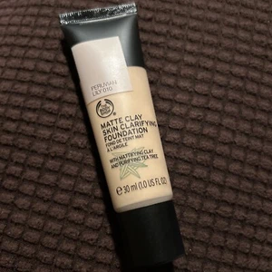 Body Shop Matte Clay Skin Clarifying Foundation Peruvian Lily 010 Sealed New - Picture 1 of 1