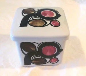 Caja con tapa de porcelana Elvira Turi Design Norway para azúcar / caramelo Figgjo pedernal - Imagen 1 de 3