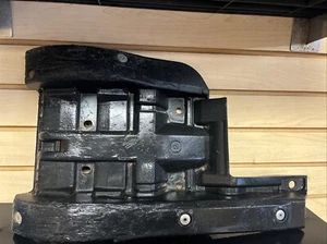 08 Protector de placa de deslizamiento de brazo oscilante trasero Suzuki LT-Z400 OEM 61391-07G10 - Imagen 1 de 17