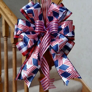 10" WIDE RED WHITE & BLUE BUFFALO PLAID PATRIOTIC BOW, 4TH OF JULY DECORATIONS - Picture 1 of 2