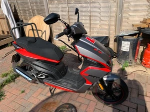 Lexmoto SRT 125cc moped - Picture 1 of 5