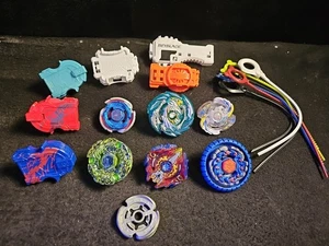 Lotto Bayblade Beyblade a scoppio e metallo, cavi a strappo e ricambi - Foto 1 di 9