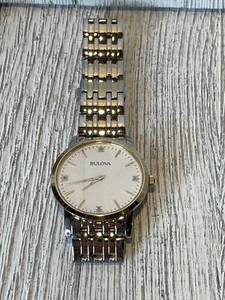 BULOVA QUARTZ WHITE Face C935269 ALL ORIGINAL VINTAGE WATCH - Picture 1 of 15