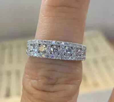 Fede nuziale mezza eternità diamantata creata in laboratorio rotonda 2 ct pla... - Immagine 1 di 4